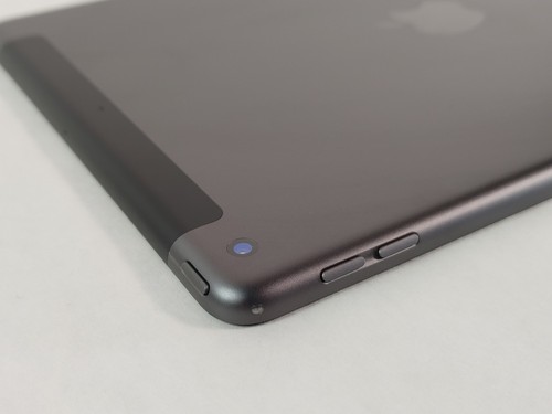 Apple iPad 9th Gen A2603 64 GB iOS 18.4 Space Gray ( Wi-Fi + 4G ) Unlocked - Picture 8 of 9