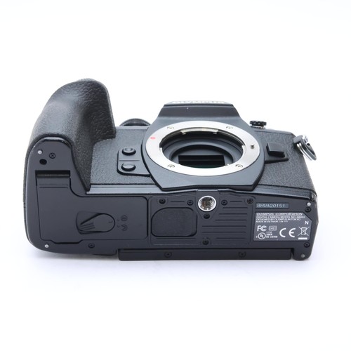 Olympus OM-D E-M1 Mark II Black Mirrorless Camera Body Shutter Count 84541 - Picture 6 of 12