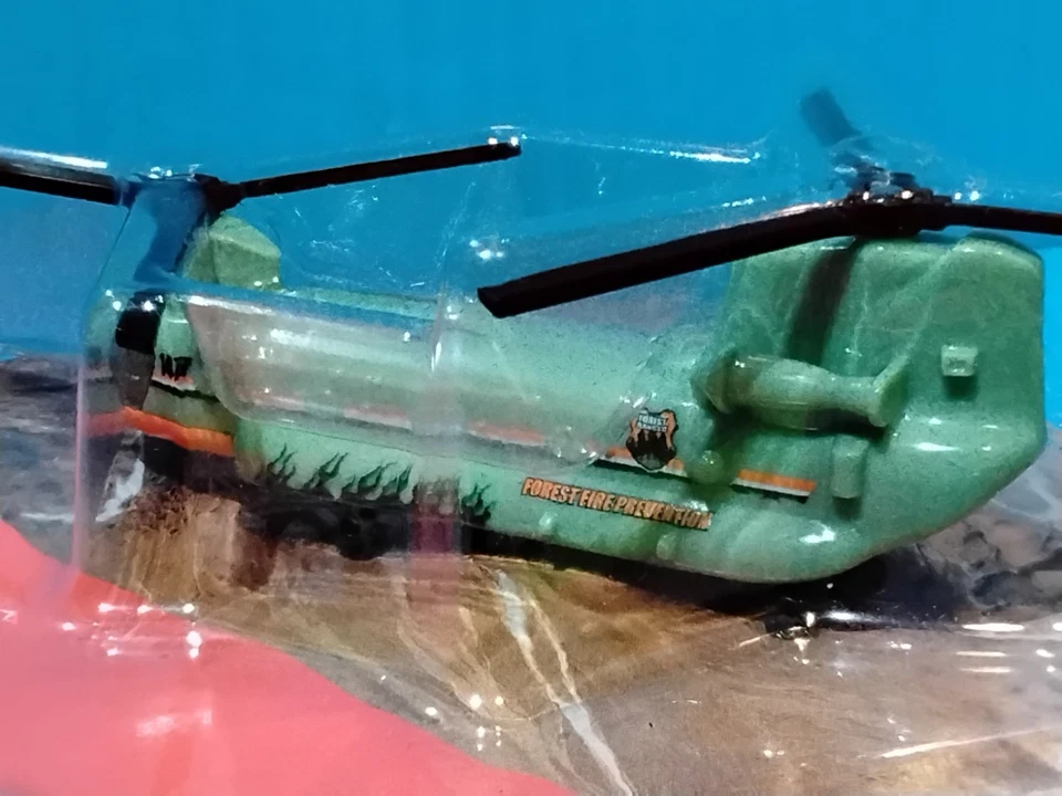 2020 MATCHBOX SKY BUSTERS #3 CH-47 CHINOOK HELICOPTER FOREST RANGER MINT GREEN - Image 2 of 4