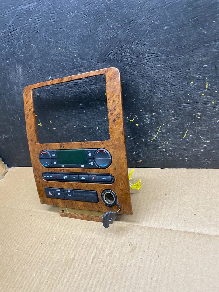 2005 to 2007 Ford Freestyle Montego Climate Control Radio Bezel Trim u5891 DG - Image 2 of 4