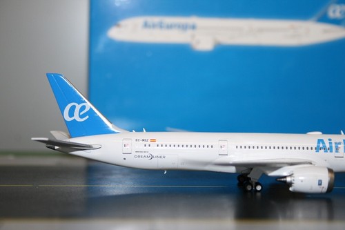 JC Wings 1:400 Air Europa Boeing 787-9 EC-MSZ (XX4050) Die-Cast Model Plane - Picture 4 of 7