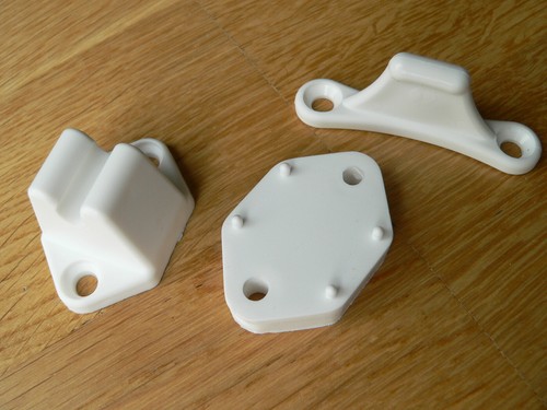 ATRAPA RETENEDOR DE PUERTA BLANCA + ESPACIADOR EN CASILLERO CARAVANA FURGONETA AUTOCARAVANA - Imagen 1 de 3