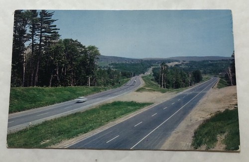 Massachusetts Turnpike. Postcard (D2) - Picture 1 of 2