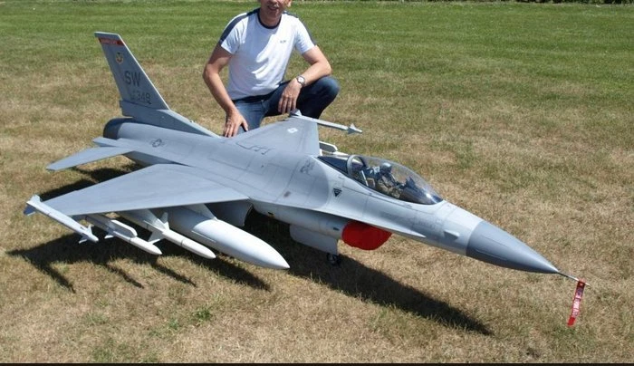 F-16 Falcon  60-inch Wing   Giant Scale RC Airplane Digital Plans on CD - Image 2 of 4