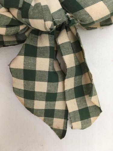 Unusual Green & Ivory Checkered or Gingham Cloth Twist 10" Wreath with Bow - Picture 3 of 6