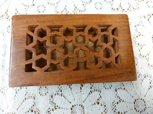 Natural Woodcrafts, Wooden Keepsake/Trinket Box Handcrafted in Northern India - Picture 2 of 11