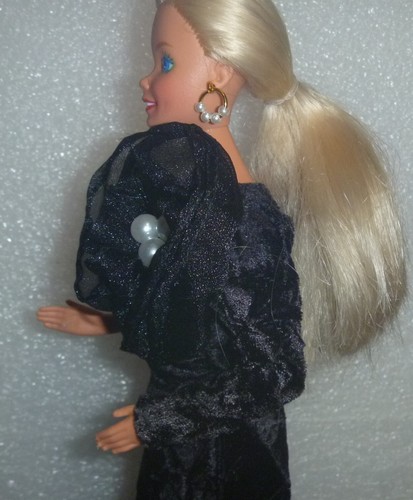 Beautiful late 1990's Barbie In a Custom Formal Gown, Shoes & Purse All Pearly - Picture 2 of 10