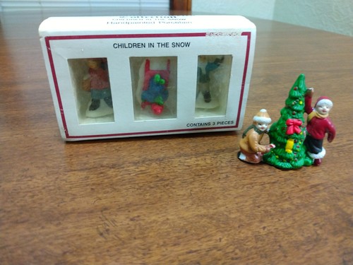 VTG Christmas Porcelain Village Figurine Boys in the Snow Colonial Collection - Picture 10 of 15