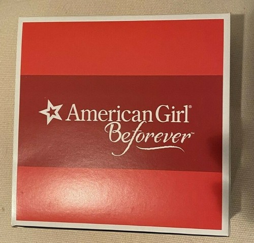 American Girl Felicity's Beforever Puppe Treffen Outfit Kleid Schuhe Socken BRANDNEU  - Bild 4 von 4