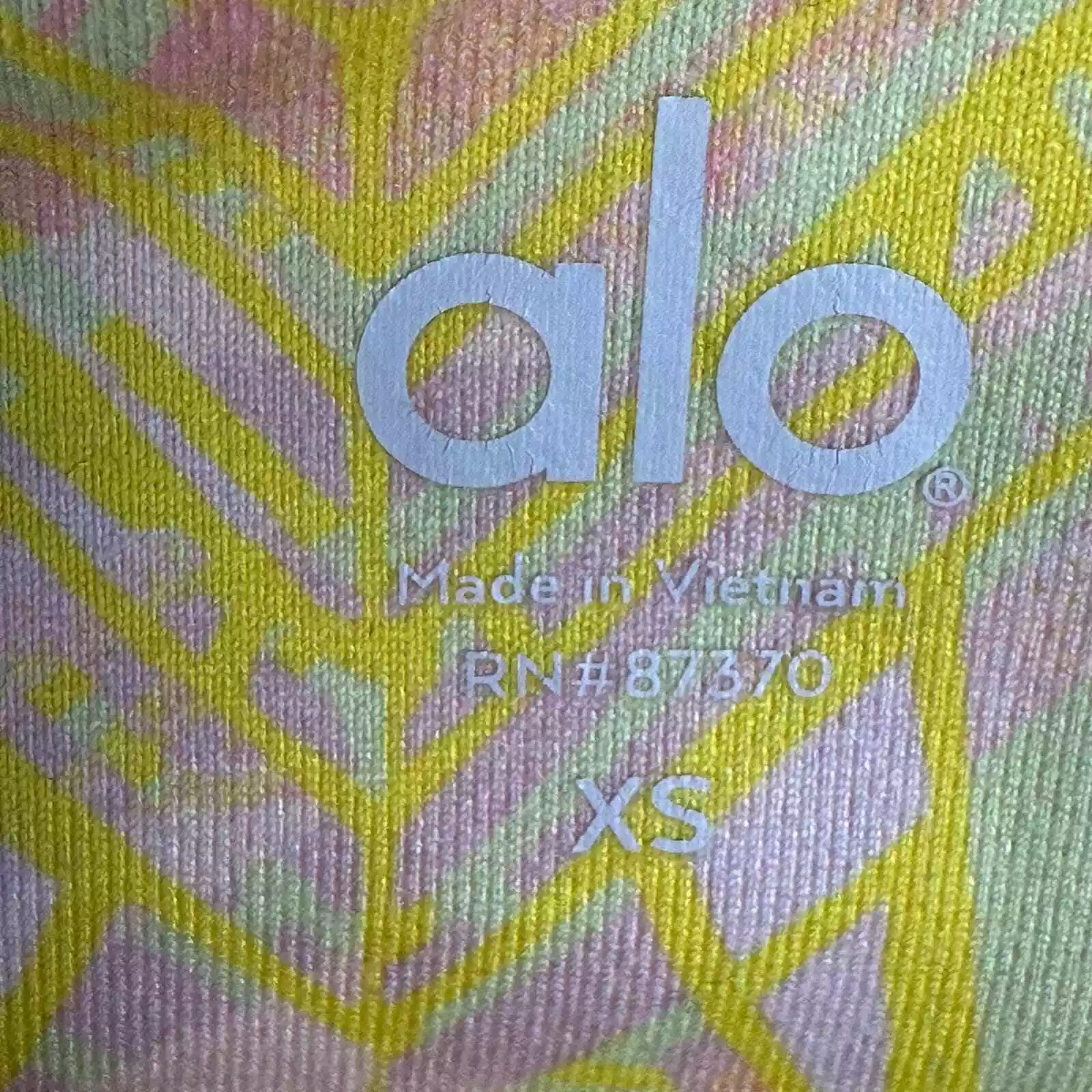 alo-yoga airbrush geometric crop stretch gym leggings