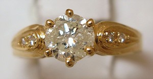 Ladies-14k-yellow-gold-diamond-ring