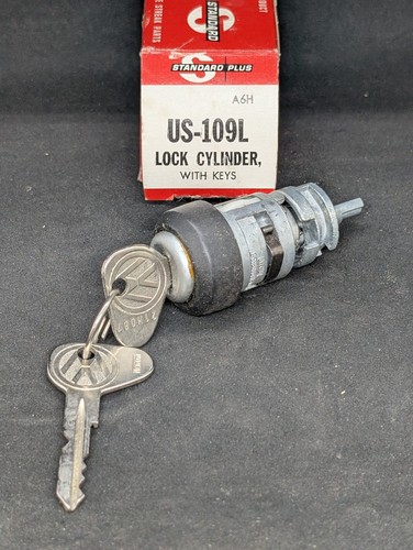 NOS 71-79 VOLKSWAGEN BEETLE TRANSPORTER 71-74 GHIA IGNITION LOCK CYLINDER & KEYS