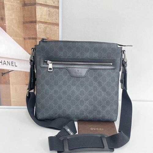 Sac bandoulière Gucci GG Supreme toile noire messager 70549417