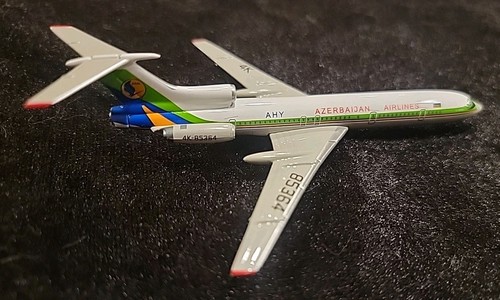 Phoenix 1:400 Azerbaijan Airlines Tupolev TU-154B-2 4K-85364 -Old Store Stock Mt - Picture 7 of 19