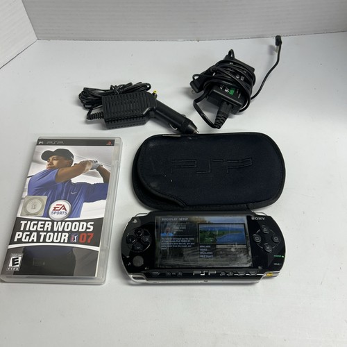 console sony psp 1001 con custodia, 1GBMemory Stick, 1 giochi, 2 cavi alimentazione. Funzionante
