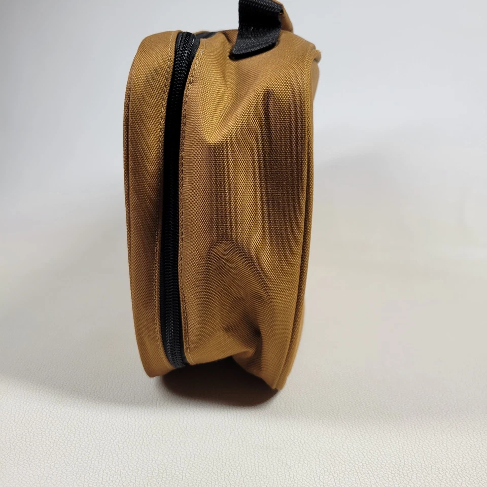 Lancheira Carhartt isolada marrom pato 4"×8"×10.5" - Imagem 4 de 4