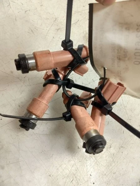 JUEGO INYECTOR COMBUSTIBLE TOYOTA PRIUS 1.5L 12-19 Foto 2 de 4