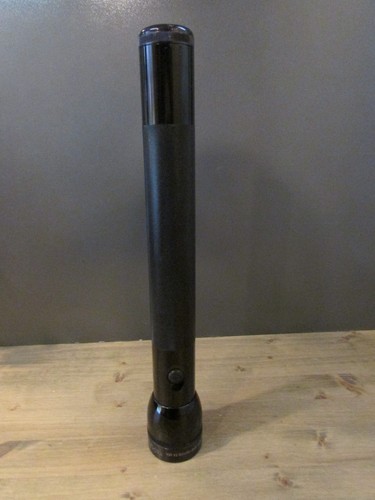 MAG-LITE 15" Heavy Duty Black 4 D-Cell Flashlight MAG Instrument USA Works - Picture 2 of 9