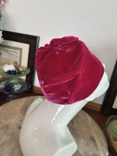 Cappello vintage Carson Pirie Scott rosa caldo velluto arruffato portapillole metà secolo chic - Foto 4 di 21