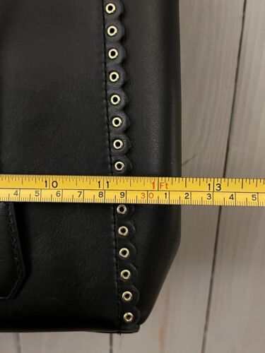 Cartera grande de cuero festoneado Michael Kors Benning negra - Imagen 3 de 18