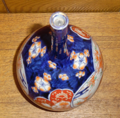 Antique Japanese Imari Stick Neck Porcelain Vase - 9.5" - Picture 5 of 8