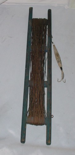 Large Wooden Fishing Handline With Copper Wire Line - Picture 5 of 5