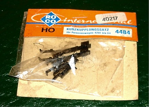 ROCO - #4484 CLOSE COUPLERS for PASSENGER CARS 4201 to 4204 - HO TRAIN NIB NOS - Picture 3 of 6