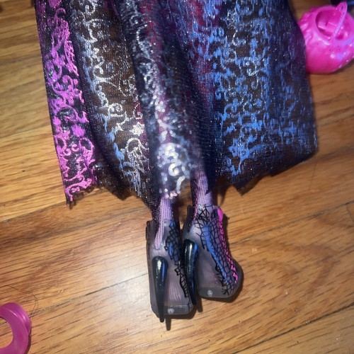 Monster High Draculaura Ghouls Rule Doll Tights Wings Skeleton Mask - Picture 9 of 11