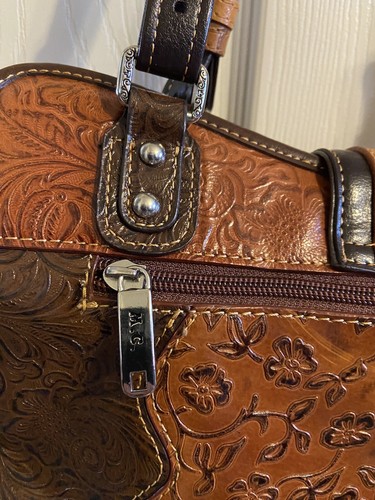 M.C. vintage anni 90 Borsa a tracolla Marc Chantal in pelle marrone floreale goffrata - Foto 3 di 6