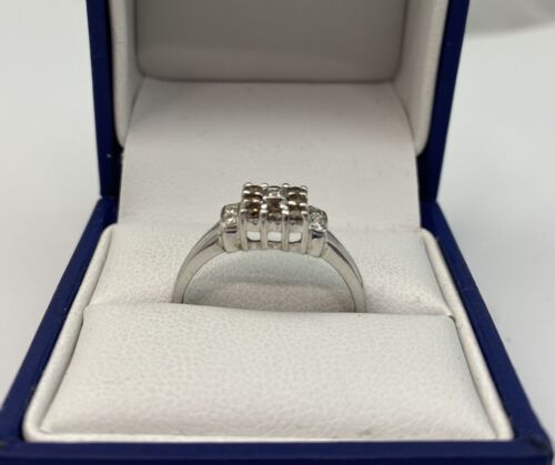 Pretty 18ct White Gold, Cognac & White Diamond Ring size Q. - Picture 5 of 7