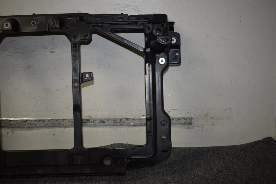 Radiador delantero deportivo Mazda 3 2014-2016 soporte central Foto 3 de 4