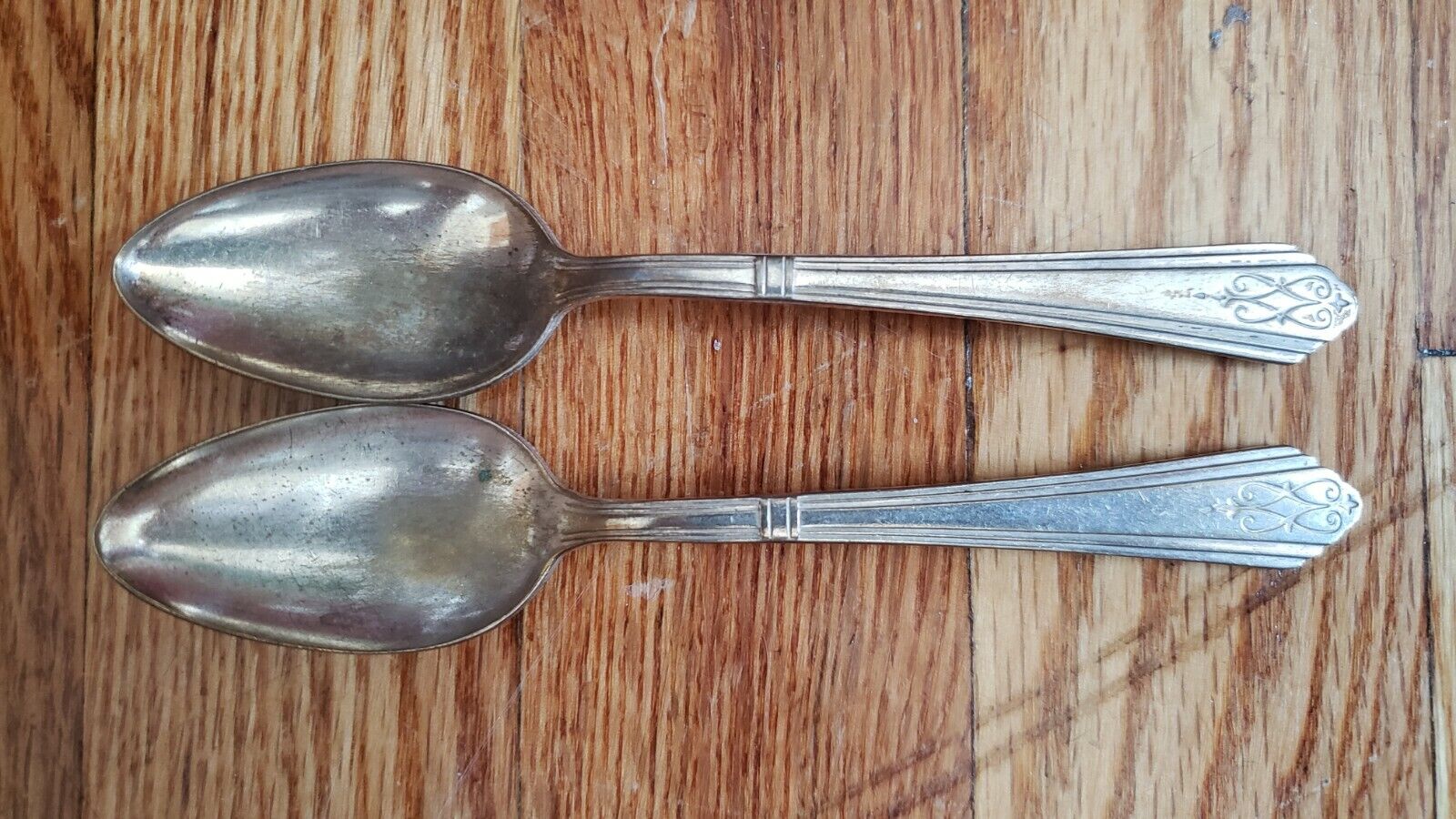 2 ANTIQUE COLLECTIBLE TEA SPOONS 6" WINTHROP SILVER PLATE - 