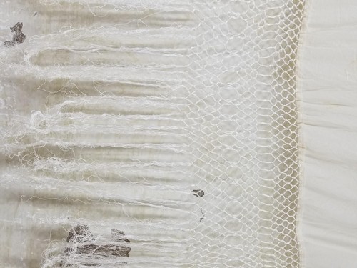 Antiguo chal de piano chino de seda bordado a mano con flecos florales 126x121 cm - Imagen 12 de 12