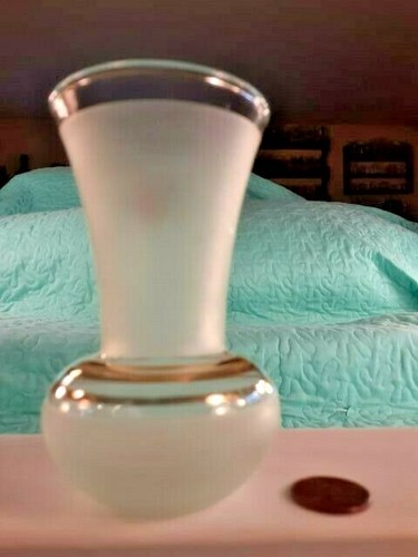 Jarrón de vidrio mediados de siglo pintado a mano excelente estado 3,75" de alto vintage Navidad - Imagen 6 de 12