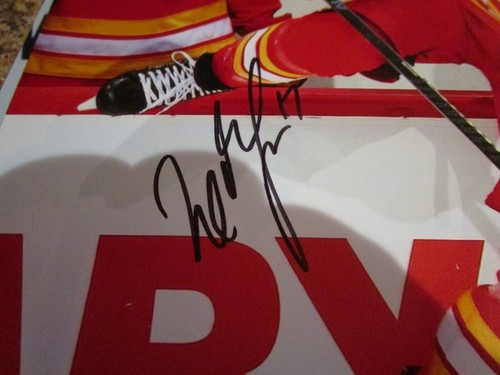 MILAN LUCIC SIGNED 8X10 MATTE PHOTO CALGARY FLAMES (B) - Picture 2 of 2