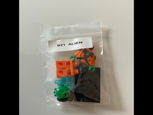 Lego Series 21 Alien Collectible Minifigure #11 71029 - Picture 2 of 3