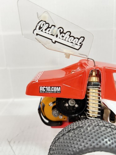 Vintage! AUTO COMICA AE RC10 personalizzata con aggiornamenti MIP, ammortizzatori Kyosho, motore Reedy - Foto 9 di 21