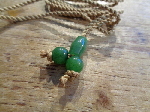 24MM HAND-CARVED GREEN JADE HAWAIIAN POLYNESIAN MAKAU BAIT FISH HOOK NECKLACE - Picture 3 of 9