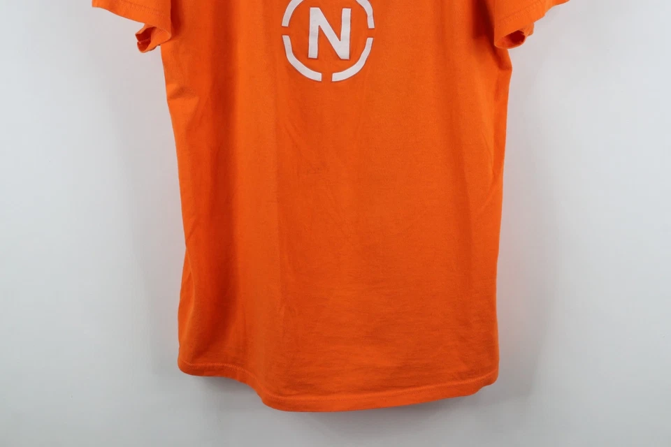 Camiseta masculina manga curta vintage anos 90 náutica grande desgastada soletrar logotipo grande - Imagem 3 de 4