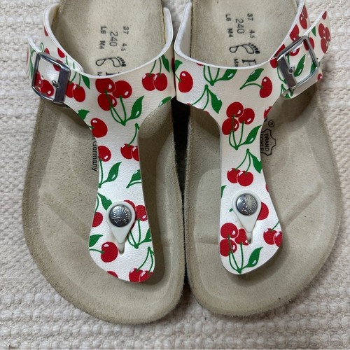BIRKENSTOCK Papillio white with red cherry print Gizeh thong leather sandals 6 - Picture 2 of 5