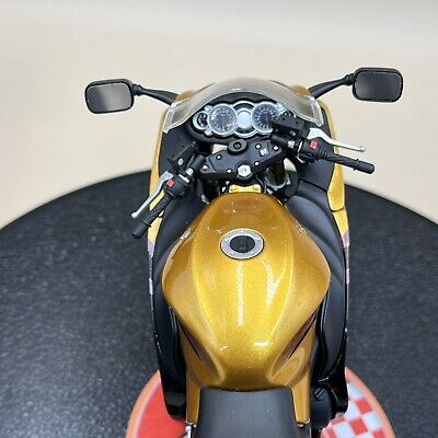 WIT's 1/12 SUZUKI GSX 1300R HAYABUSA Gold Black Diecast WIT's 1/12 SUZUKI GSX 1300R HAYABUSA Gold Black Diecast