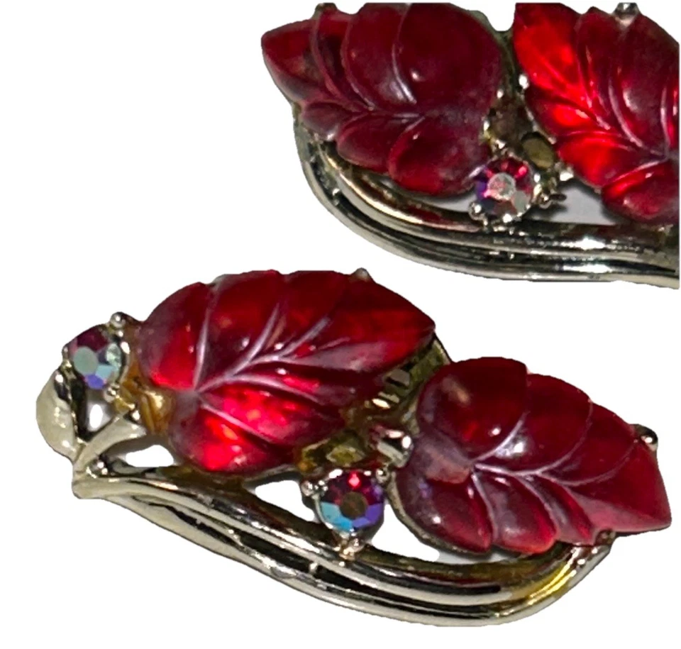 Vintage 1950’s STAR Red Jelly Lucite Leaf Clip Earrings, Aurora Borealis Stones - Image 4 of 4