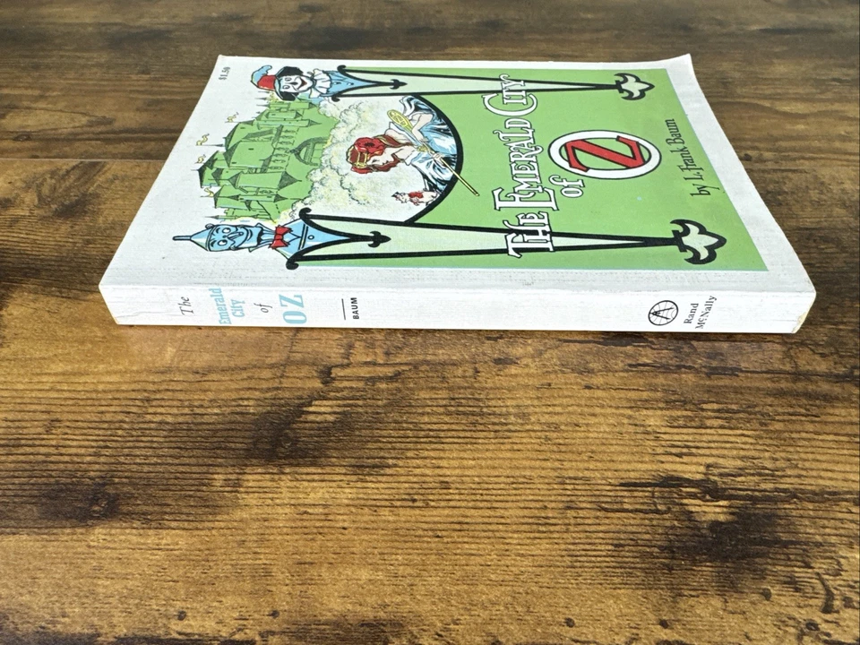 THE EMERALD CITY OF OZ L. Frank Baum White Rand McNally Trade Paperback Foto 2 de 4