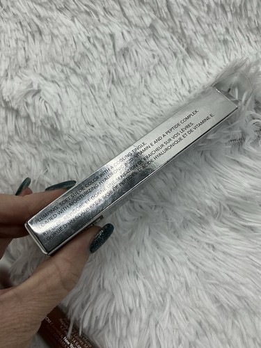 BUXOM Full-On Plumping Lip Matte 0,14 oz dopo ore per labbra idratate Plumper - Foto 13 di 13