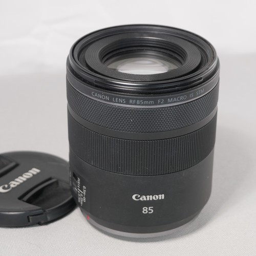 Canon RF 85mm f/2 Macro IS STM Lens *AS IS* Bent Rear mount Glass good