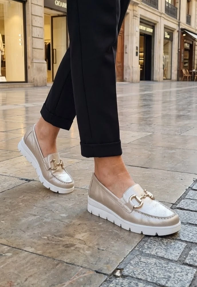 Ballerine Donna In Pelle Down To Earth: Comode E Casual, Colore Bianco E Blu Navy