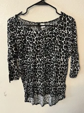 H&M Divided 3/4 sleeve blouse animal print Size 4