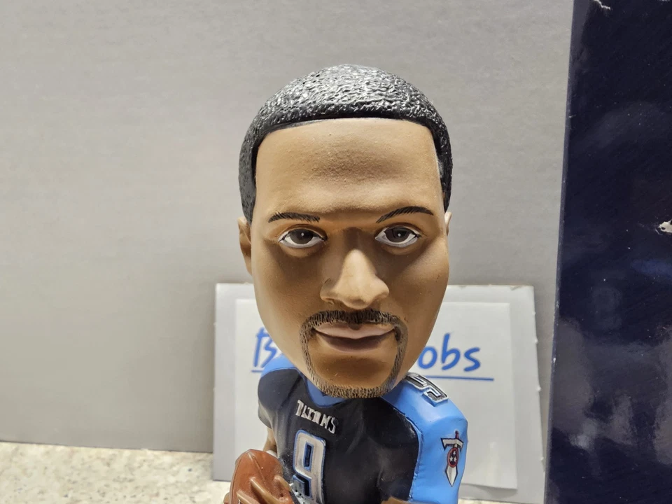 Steve McNair Tennessee Titans NFL 2014 boleto de temporada miembro Bobblehead nuevo en caja Foto 2 de 4