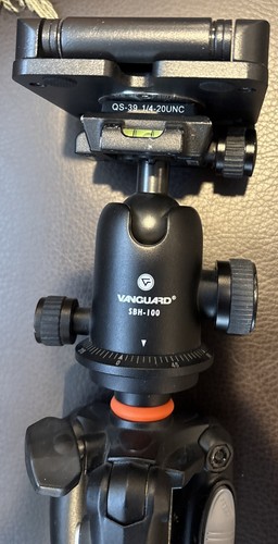 Vanguard Alta 224CT 4-Section Compact Carbon Fiber Tripod Legs + Travel Case - Picture 2 of 15