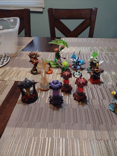 Skylanders Traptanium Portal Xbox 360 Model 87031790 +27 Figures - Picture 5 of 12